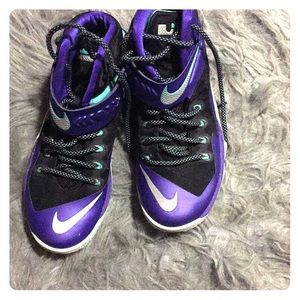 Nike LeBron James soldier 8 purple shoes 👟